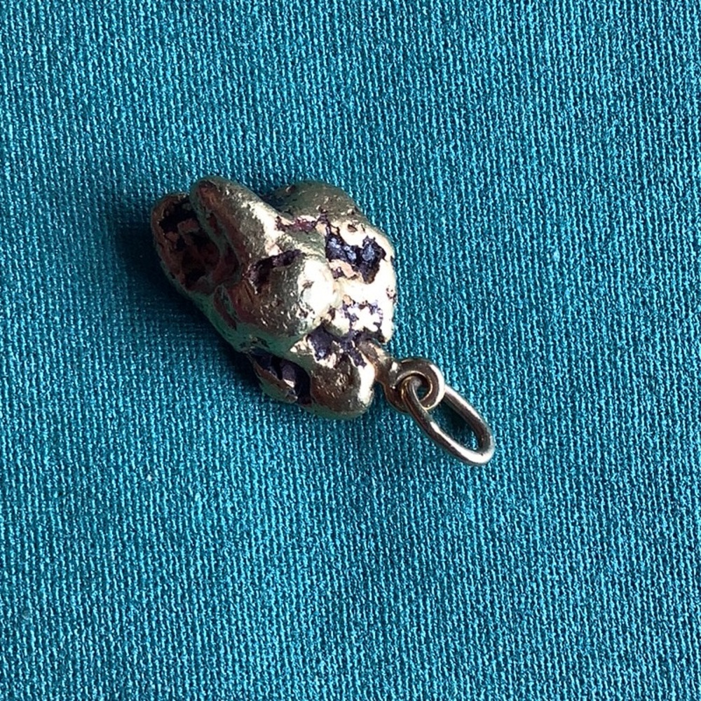 beautiful Gold  nugget, 14.4 gram, smooth with some black inclusions, with ring